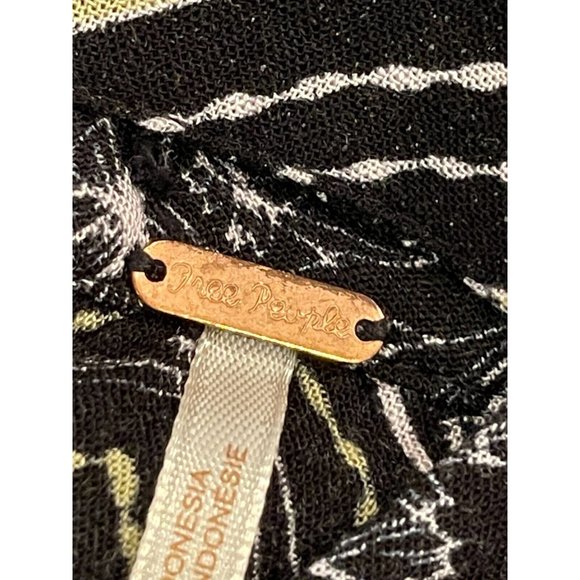 Free People Women's Long Sleeve Black White Geometric Boho Chic Shirt Top Size S - Picture 3 of 12